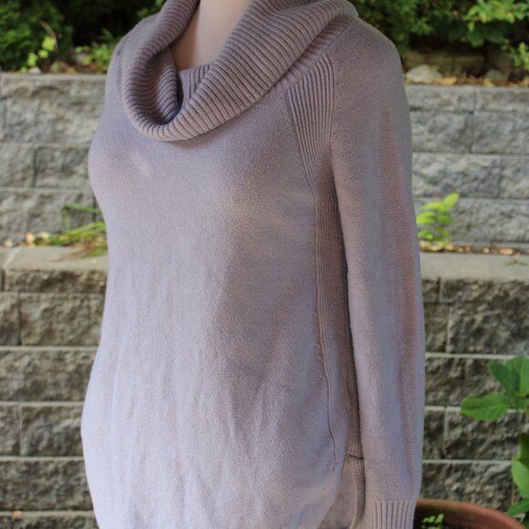 By Anthropologie women's sweater in size M - Picture 8 of 8